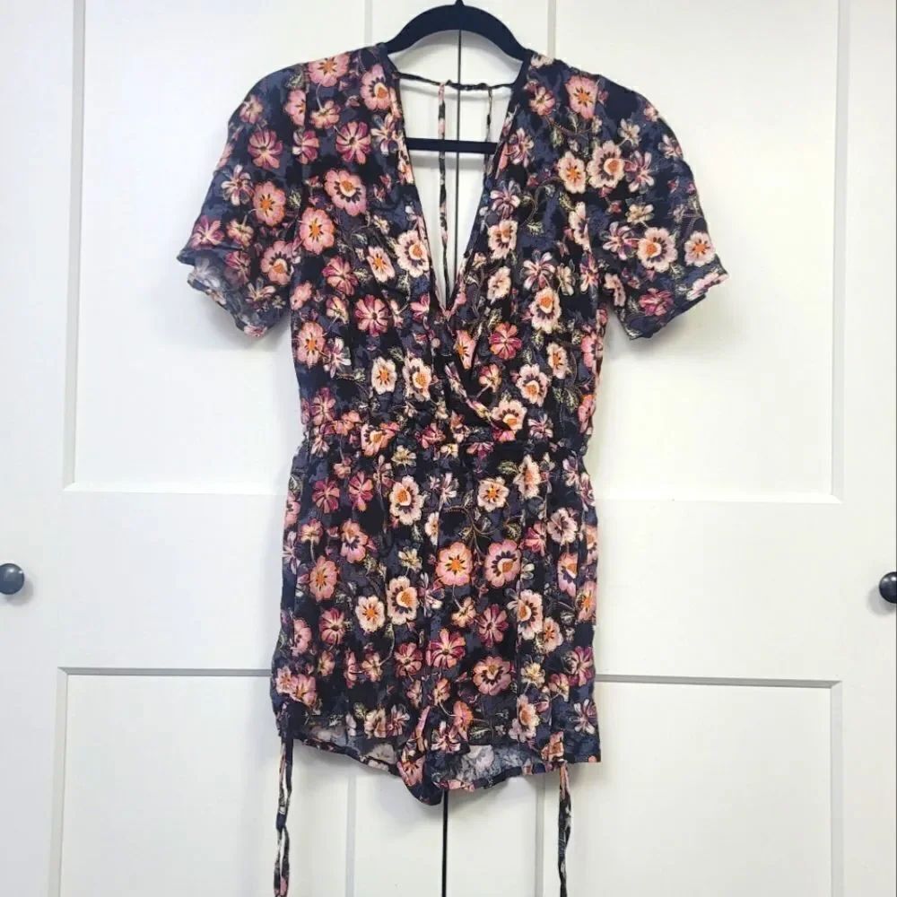 Band Of Gypsies Chic Floral V-Neck Playsuit, Small